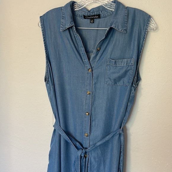 Chadwick’s blue Chambray dress, women’s plus size 14. Sleeveless and belted. - Picture 2 of 8